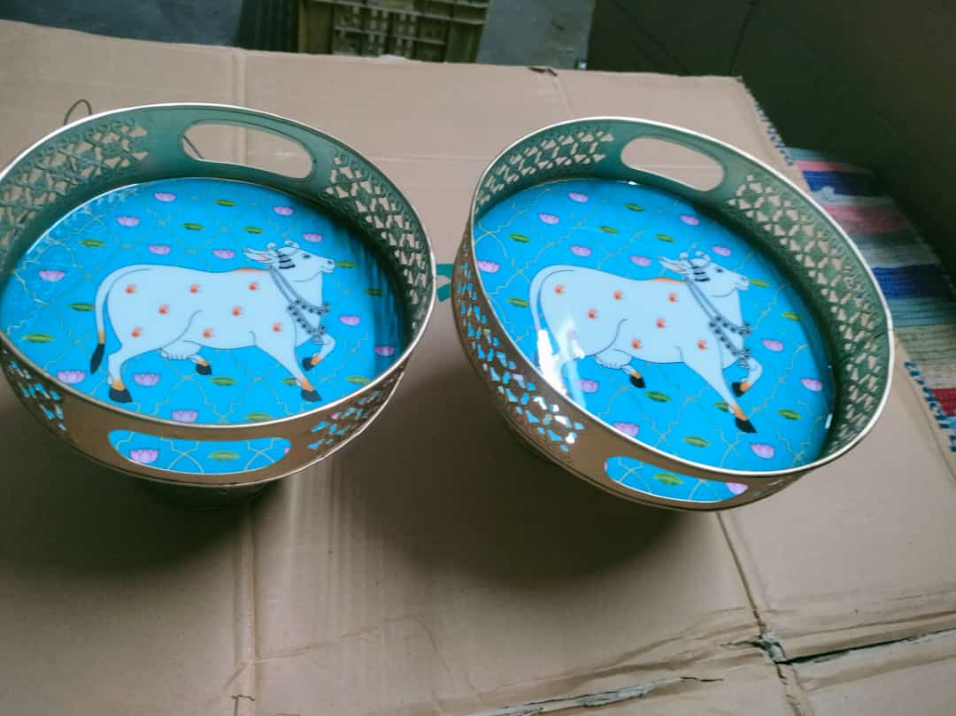 Metal tray with print enamel coating