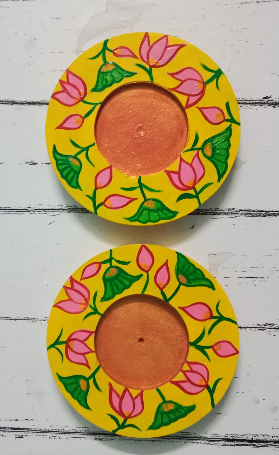 Round Single Slit Diya Holders