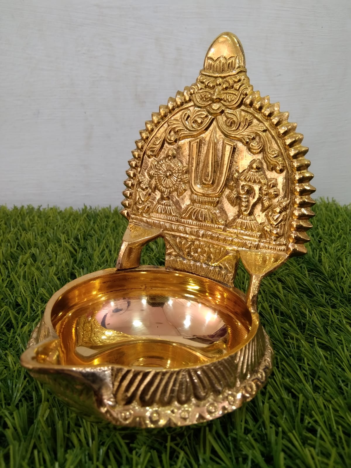 Brass Vaishnava Vilakku Agal Type