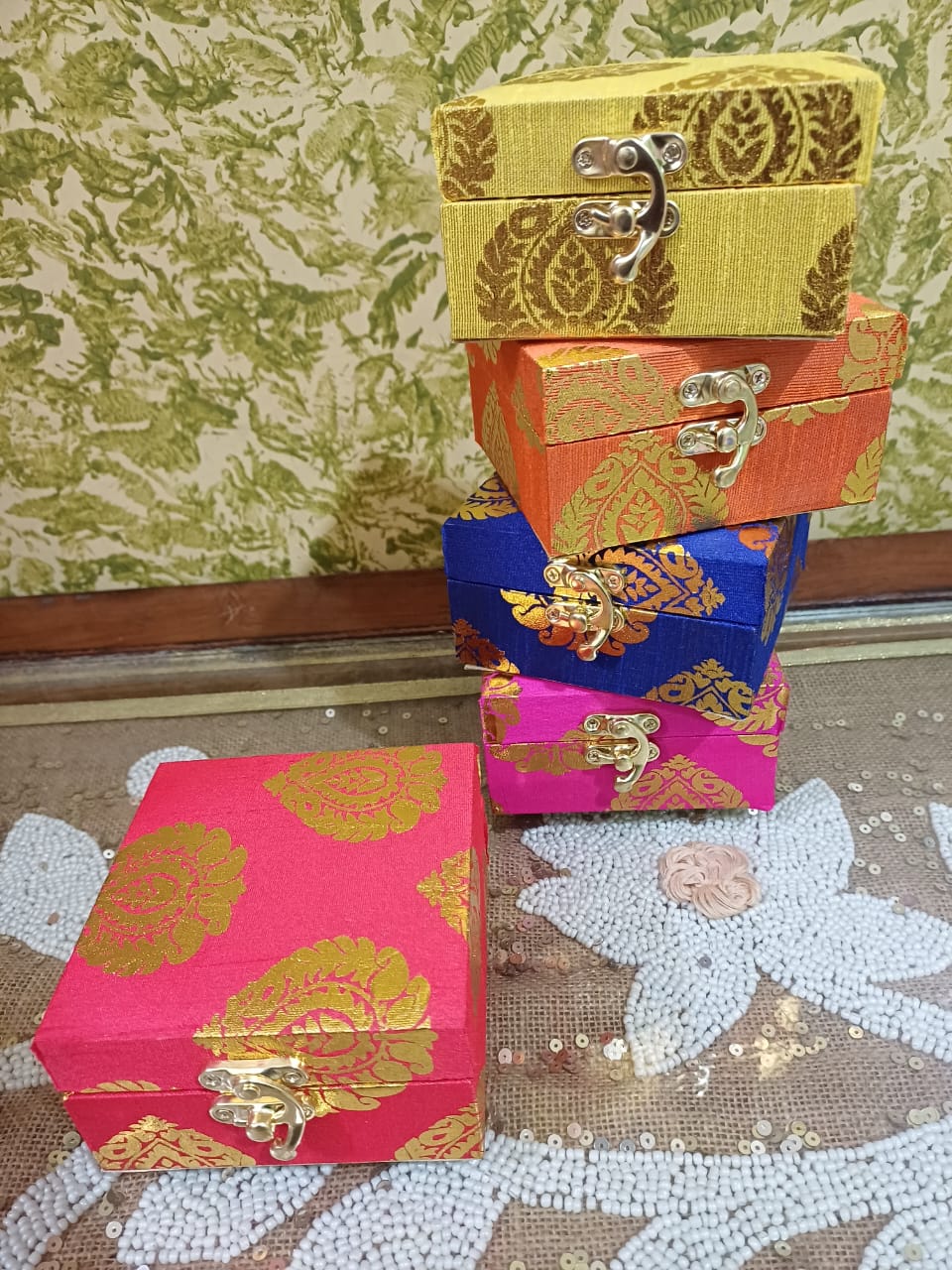 Decorative boxes for gifts