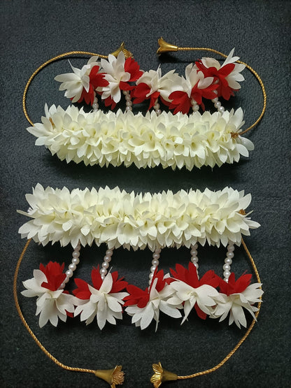 Flower strings for lamp decoration.